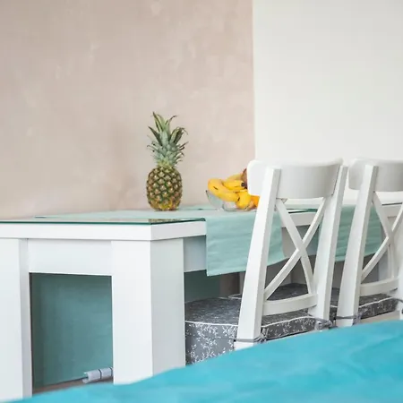 Drop In Apartment *
